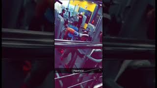 Entrenando tranquilo y mira lo que pasó… Paparazzi en el gym… y yo ni enterado 📸 #viral #gym #fit