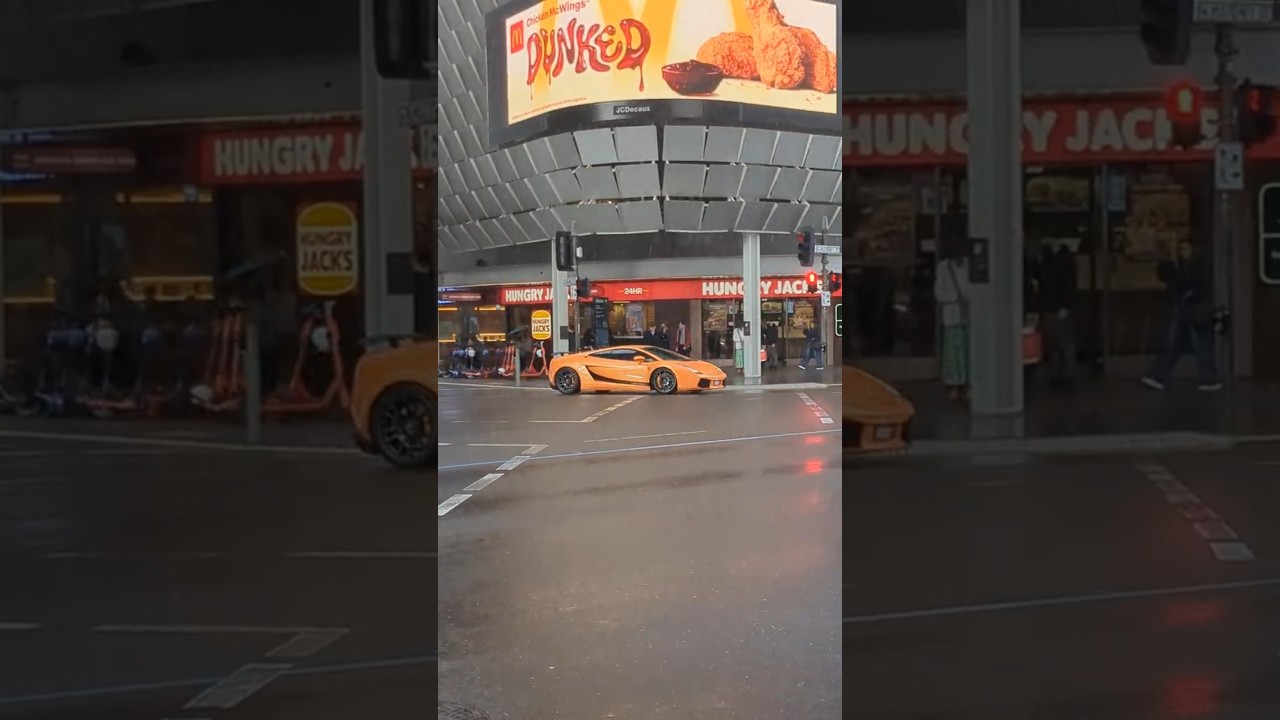 Lamborghini and Ferrari cruising in Adelaide | #lamborghini #ferrari #supercars #automobile