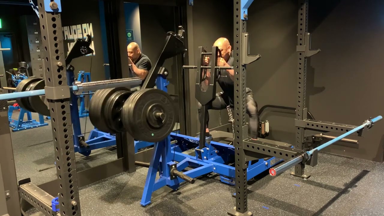 種目解説動画】ベルトスクワット 175×8 - YouTube