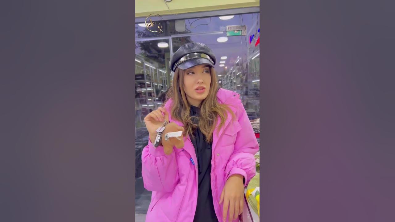 Qisqa gozallik bilan jinsiy aloqa Ayolning qattiq sikishi video