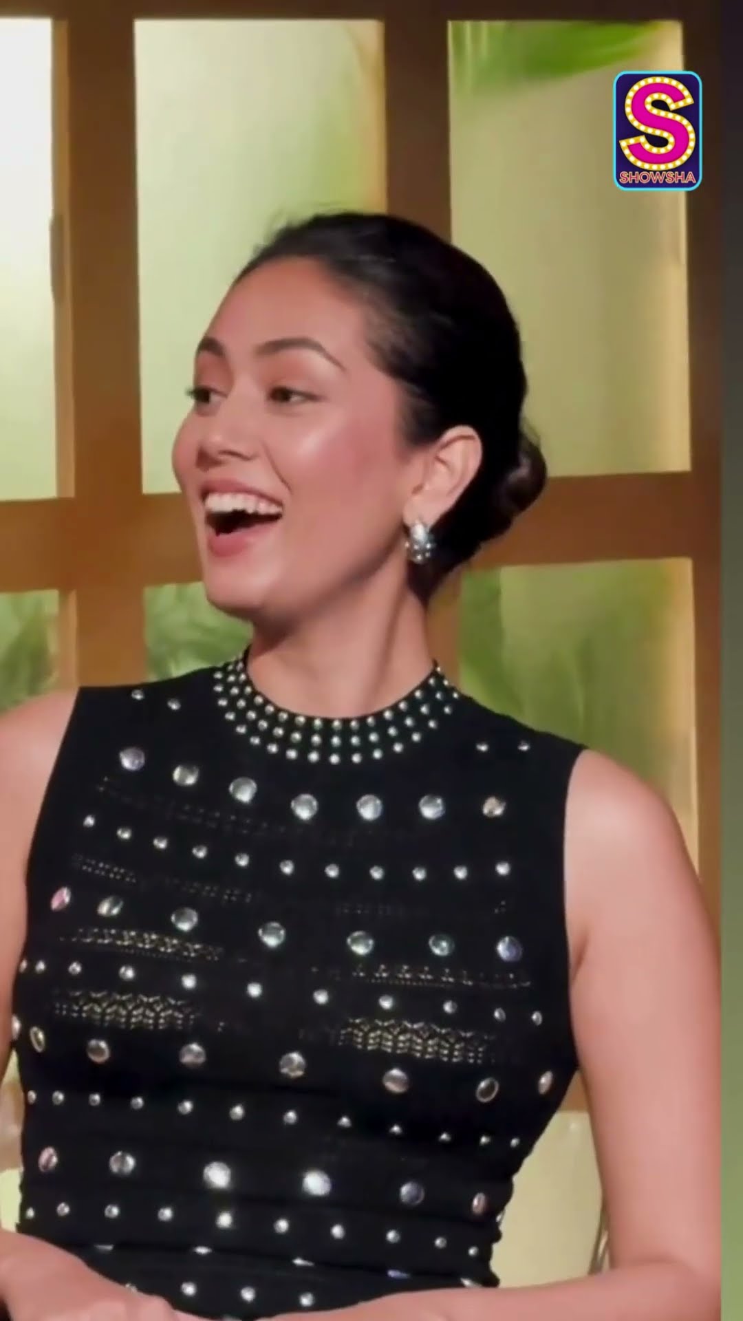 Boss Lady Mira Rajput Looks Gorgeous In A Sleek Black Outfit, Gets Papped In Town | Bollywood | N18S