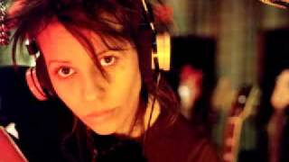 Video thumbnail of "Linda Perry 'what's up' . she sings with piano. - YouTube.flv"