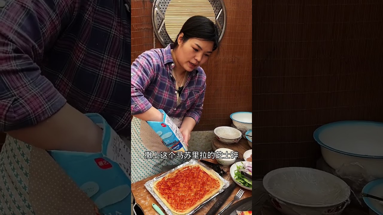 答应给孩子们做披萨老长时间了，今天兑现承诺，让孩子们吃个美！方法也挺简单的，大家可以试试啊！比买的实惠！#我的乡村生活 #自制披萨