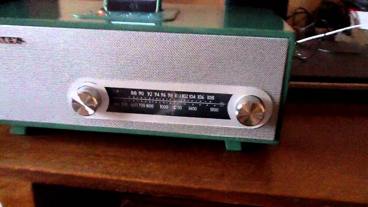 Crosley Stereoluxe AM/FM Radio and MP3 Dock