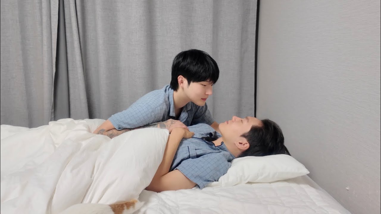 Ухаживаю за своим больным парнем поцелуем..❤️