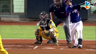 20131004 CPBL 犀牛VS象 6上 林琨笙再次上演昨日安打秀，中間方向深遠安打，讓陳凱倫攻佔上三壘啦！！