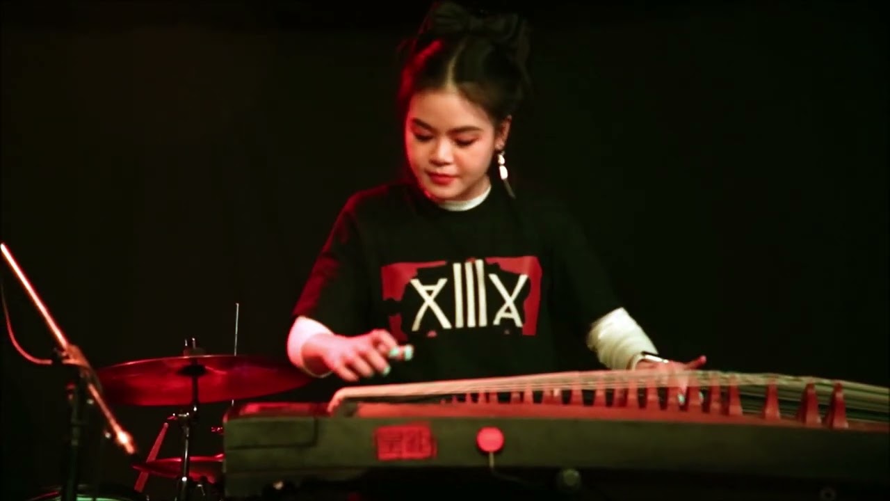 Xia III at Folk Night (Jing Xia)