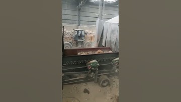 The mobile mud and stone separator is used for screening large stones, ores and sand materials.