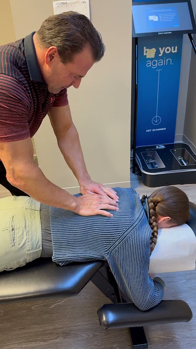 CRAZY Middle Back CRACK You Have to Hear! Instant Relief in Seconds!#asmrsounds#chiropractic