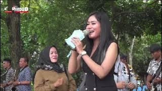 ANIZTA VEGA - PENGABDIAN SEORANG WANITA (COVER LIVE SK GROUP )