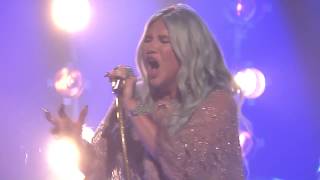 Kesha hitting the Praying high note live!