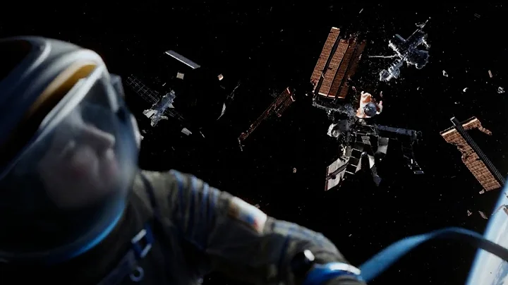 Gravedad (2013) Dra Ryan Stone sobrevive al segundo ataque de desechos espaciales