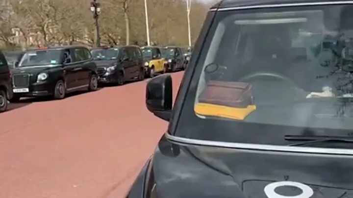 Black cabs tribute to Prince Philip . The Mall 09/...