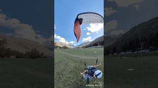Simulando plegadas del parapente en el suelo #parapente #seguridad #siv #campa #pirineos #paraglider