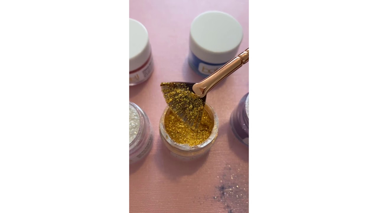 The Sugar Art Product Overview - How to use Luster Dust, Edible