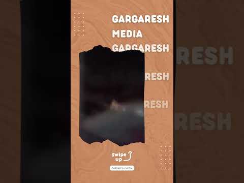 ليبيا بنغازي مجموعة من الشباب يقفون أمام محطة بنزين مقطوع عنها الضي ويغنون خسارة يا بلادي مبيوعة 