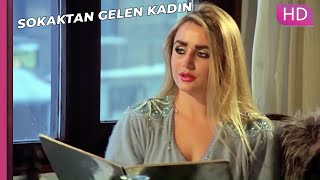 Sokaktan Gelen Kadın - Hayatında Böyle Güzel Kadın Gördün Mü? | Romantik Türk Filmi