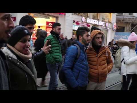 Canlı Müzik Taksim İstiklal Caddesinde Dinlenir :)