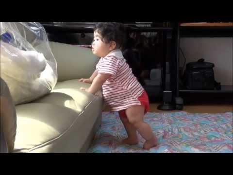 ５ヶ月の赤ちゃんハイハイ つかまり立ち Youtube