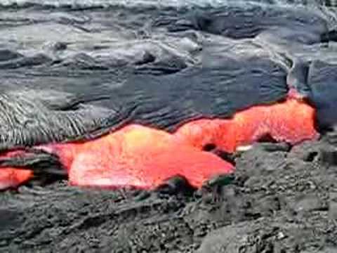 Lava Viewing - Flowing lava, I'm outta here