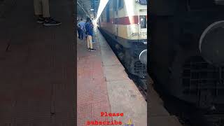 12173-Udyog Nagri Express arriving at VGLJ Jhansi. indianrailway ytshorts viral