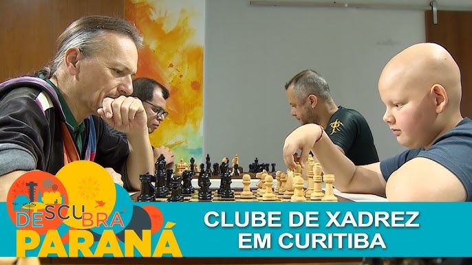 Clube de xadrez Erbo Stenzel, em Curitiba, preserva a tradição e reúne  interessados pela prática 