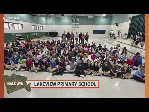 Meteorologist Alex Forbes visits Lakeview Primary School