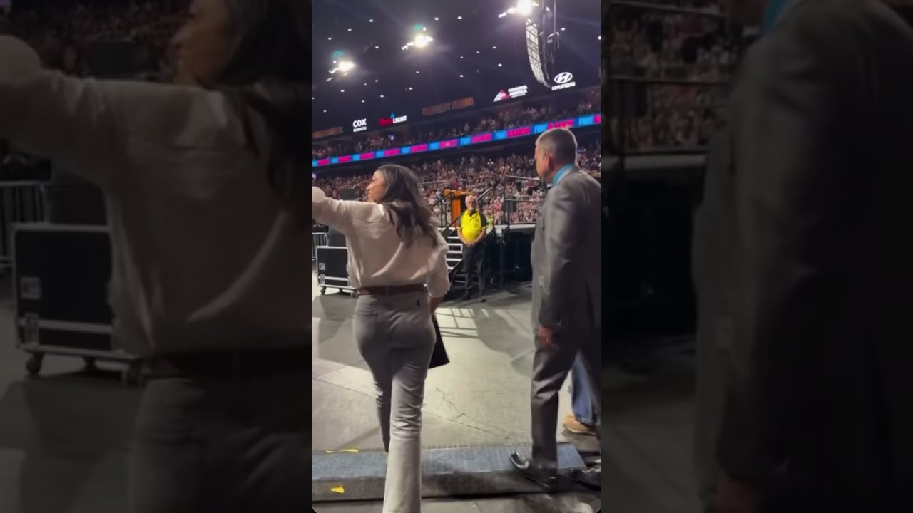 AOC Arrives At Fighting Oligarchy Rally In Tempe Arizona