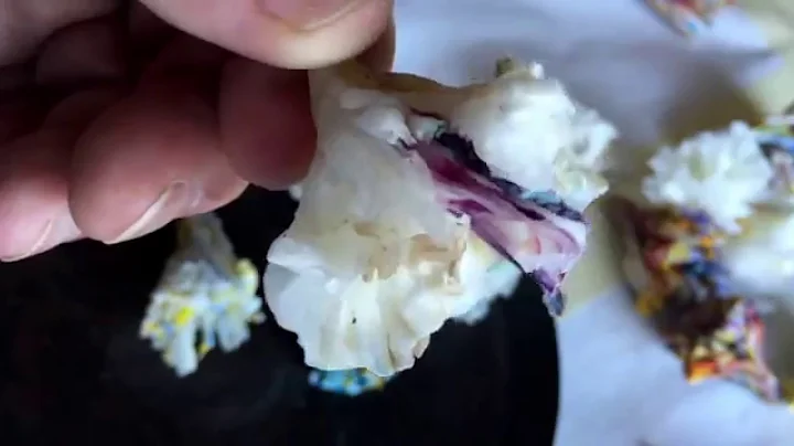 How to make encaustic flowers using leftover beeswax