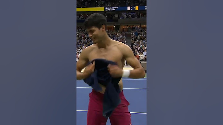 Shirtless Alcaraz gets crowd going WILD! 😂