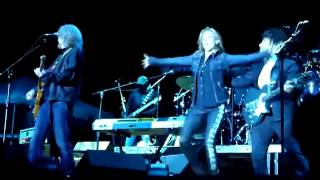 Hall & Oates (and Sheryl Crow) - Shes Gone (Live in Memphis TN Memphis In May 05-03-2013) chords