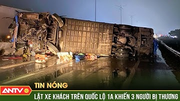 Va chạm với xe máy, xe khách chở hơn 40 người lật ngang quốc lộ | ANTV