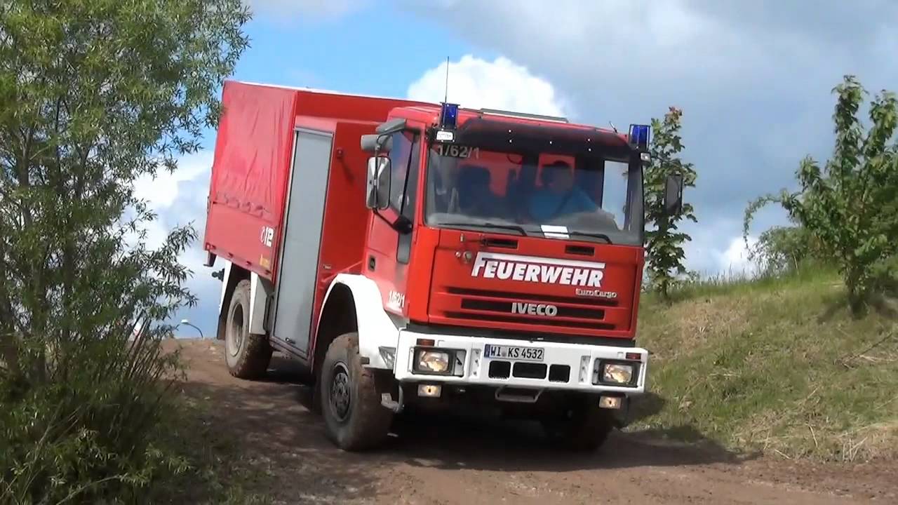 Feuerwehrfahrzeuge im Gelände - YouTube