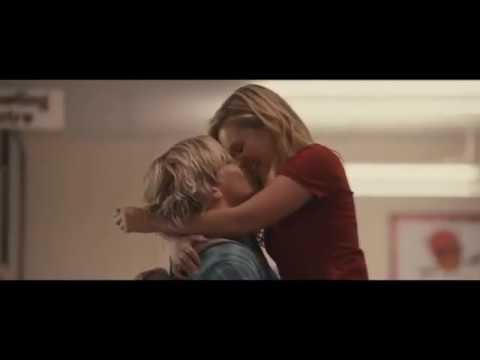 Status Update - Kyle And Dani Kiss Scene (Ross Lynch And Olivia Holt)