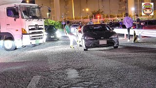 通路に止める86‼️ﾄﾗｯｸが出れない‼️運転手が怒りの蹴り‼️ screenshot 3