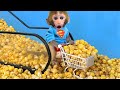 Monkey Baby Bon Bon goes to the supermarket to buy popcorn with duckling and bath with the puppy