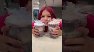 Elas Só Pensam Em Açaí Dividindo