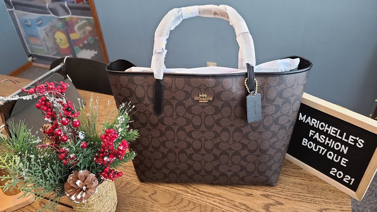 Coach City tote in Signature Canvas