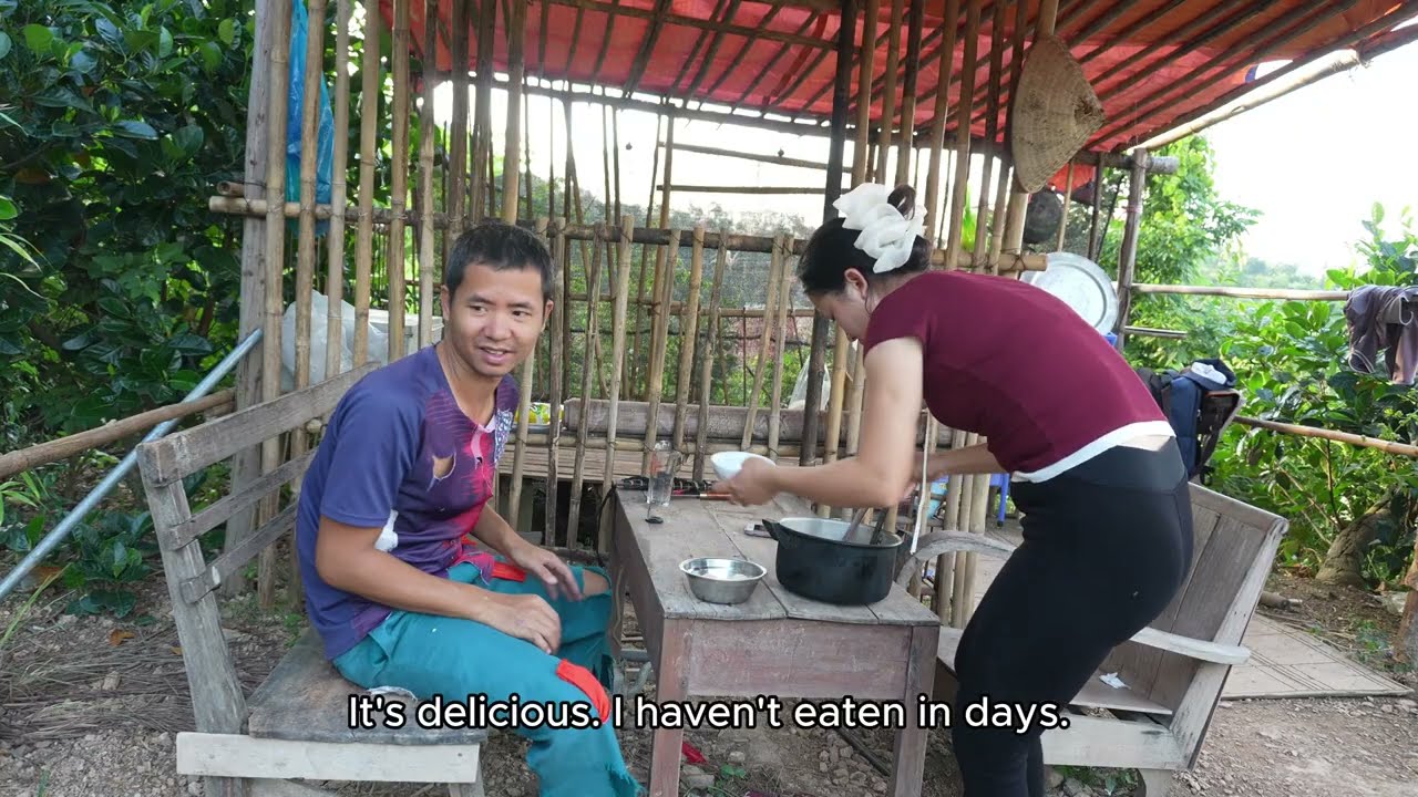 A beautiful girl and a scrap collector secretly fell in love despite their families’ objections.