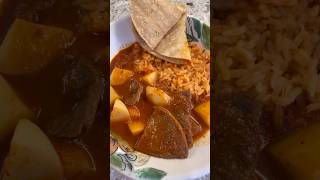 Bistec Entomatado con Papas