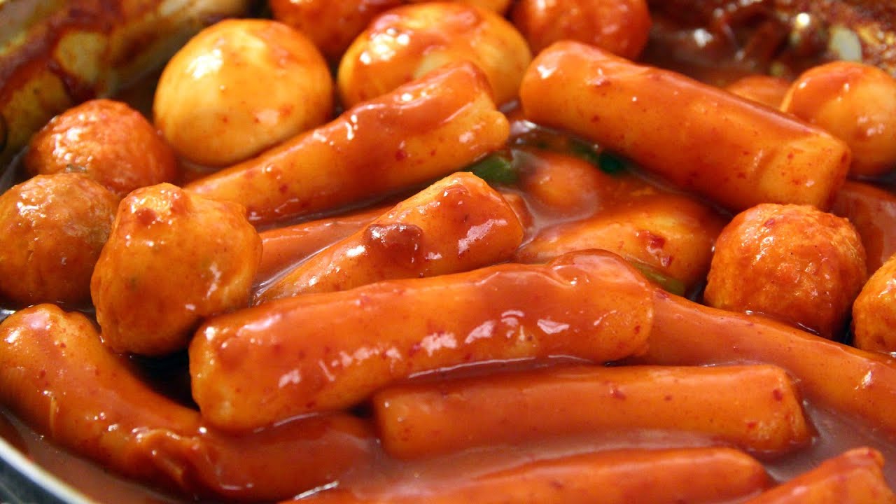 Tteokbokki (떡볶이)- Korean Spicy Rice Cakes 