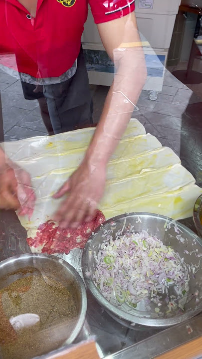 Mon Chinese Beef Roti Bukit Bintang #kualalumpur #malaysia #food #pastry #beef #chicken #viral