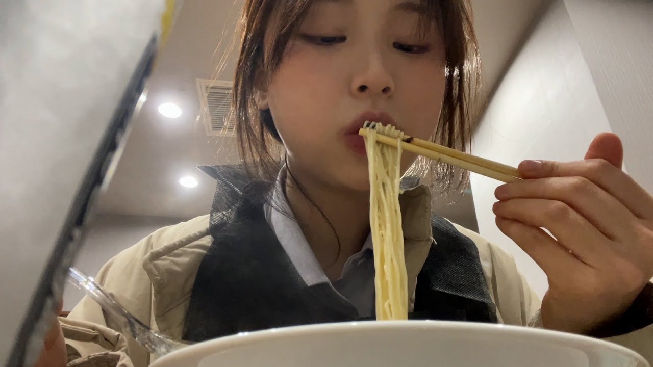 카페에서 일하고 김밥에 마라엽떡 해먹는 도쿄 워홀 브이로그 🍜