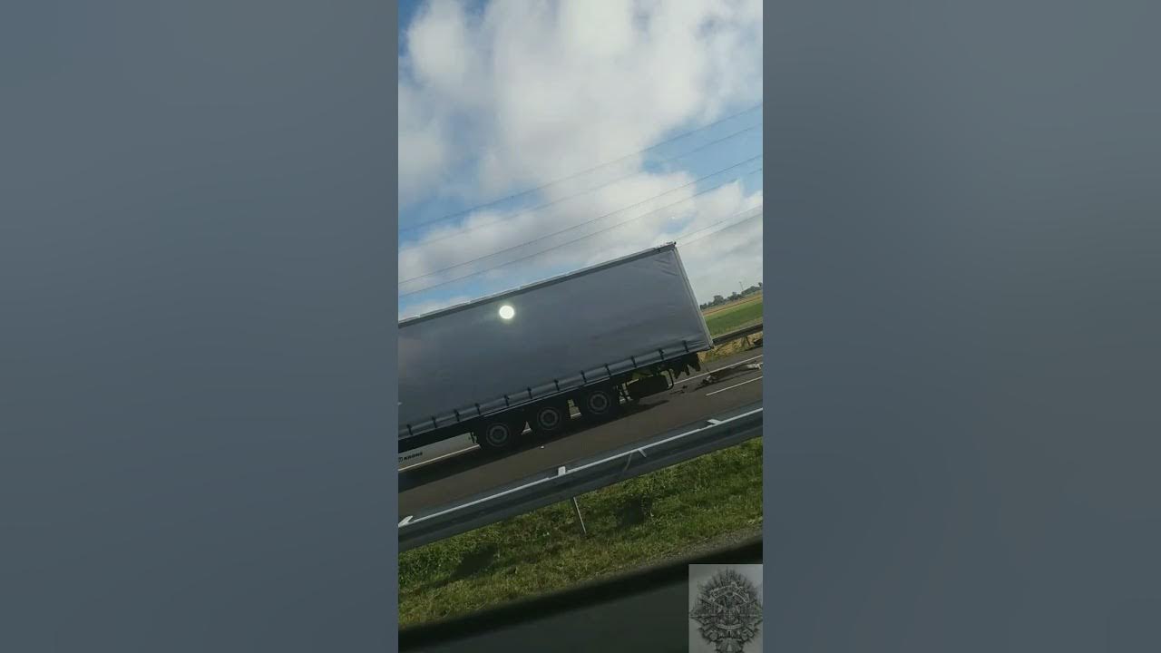 Wifire авария 2020. Видео дтп 2020. Видео дтп 2020. Ярославль труфанова авария. Плита упала на машину во владивостоке.