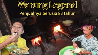 Mbah Jiyah's legendary stall, has been selling next to the house for 45 years!