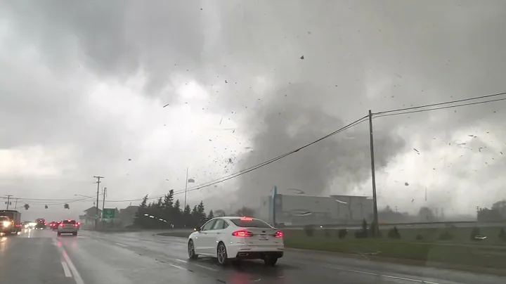 Video shows tornado forming, roaring through Gaylo...