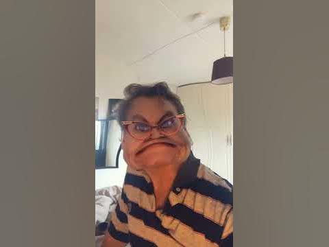 Gerd berättar om Britt-Marie som satt ett havreflarn i halsen för att