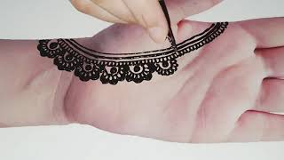 تصميم حناء على كف اليد لمحبي النقش الهندي حناءصيفية||simple and easy mehndi design||henna astist