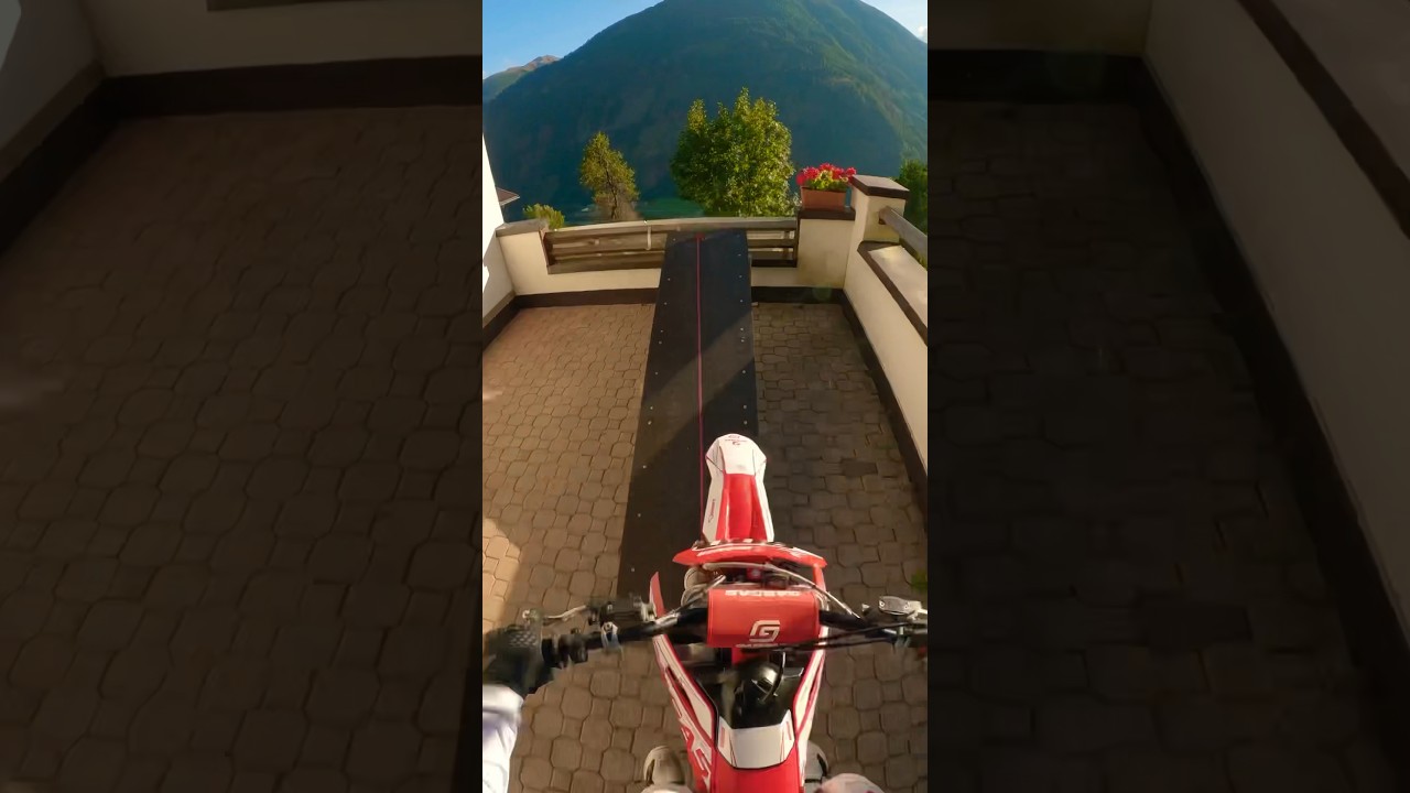 хорошая идея спрыгнуть с террасы?🥴😬