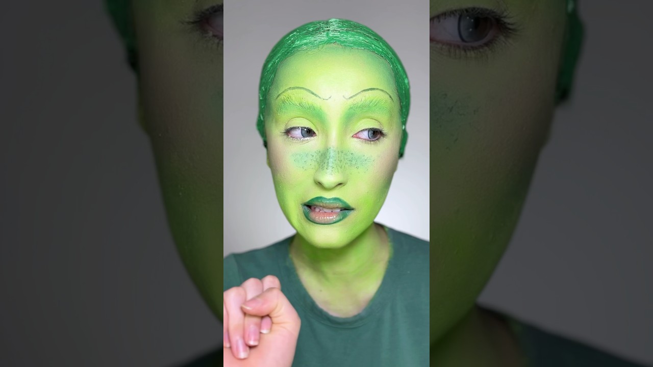 Miss Spink and Miss Forcible backstage 🎭